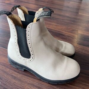 White blundstones